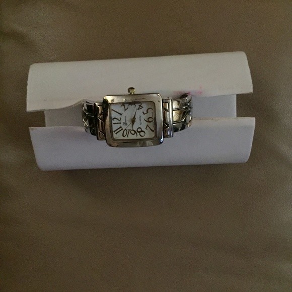 GENEVA LADIES CUFF BANGLE BRACELET WATCH - Picture 3 of 3